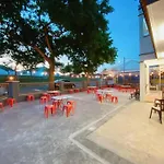 A02 Homestay In Taman Daya